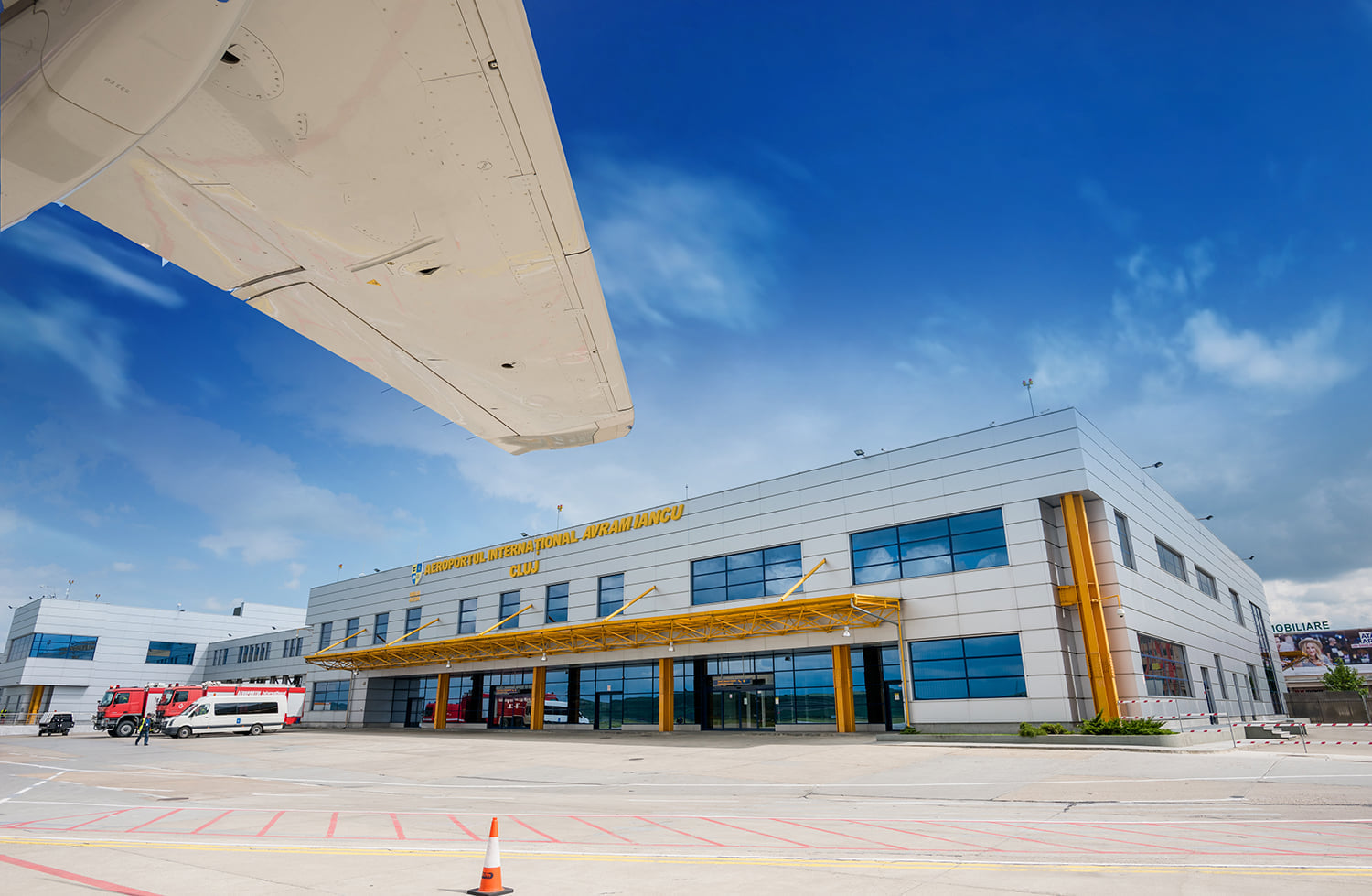 Aeroportul Internaţional Cluj-Napoca anunţă semnarea contractului pentru extinderea terminalului plecări.
