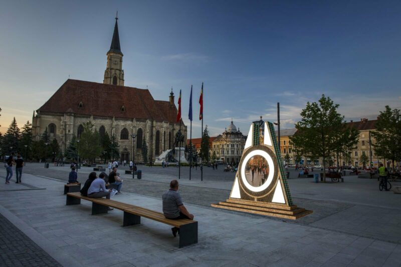 Un PORTAL DIGITAL din Piața Unirii va conecta Clujul cu 4 orașe din țară și STRĂINĂTATE, cu ocazia Zilei Mondiale a Mediului