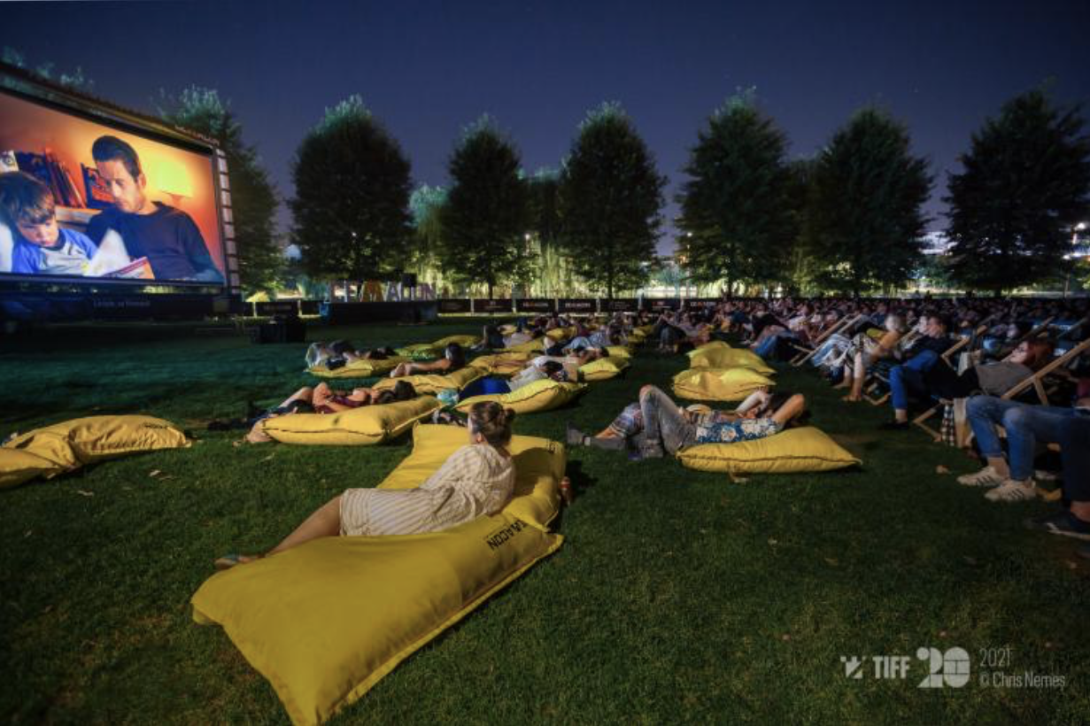 De vineri, filmele din cadrul TIFF și serile magice de vară transformă Iulius Parc într-un cinema în aer liber