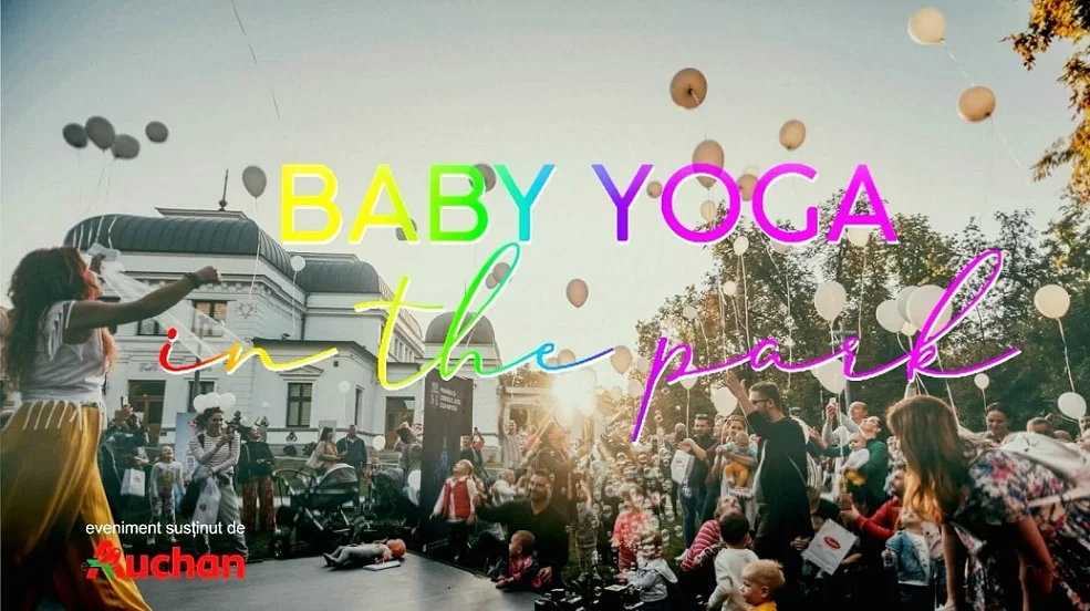Baby yoga in the park