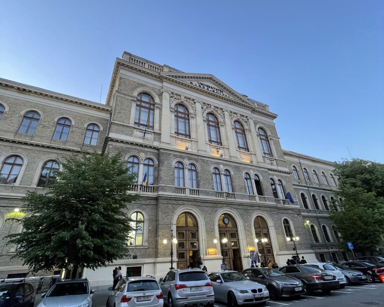Tururi ghidate ale expozitiei temporare “150 de ani de invatamant universitar in limba maghiara la Cluj“
