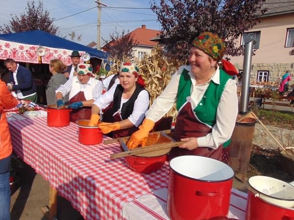 Festivalul Măceșelor se va desfășura în acest weekend într-o comună din Cluj.