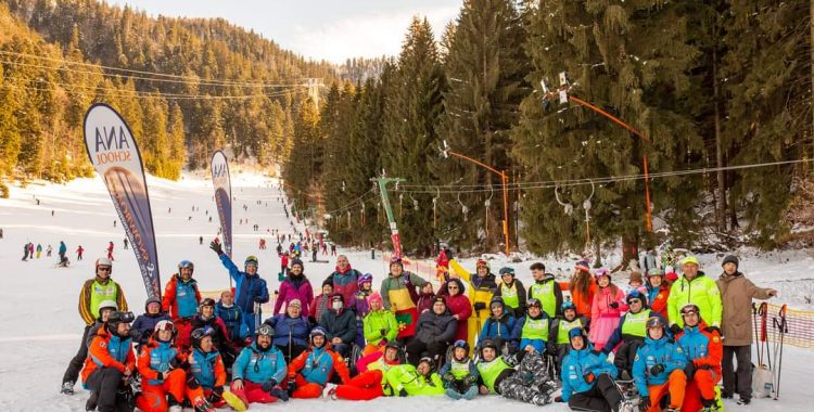 „Tabere de schi adaptat” pentru 1000 de persoane cu dizabilități din România, în sezonul de iarnă 2022-2023 | Caiac SMile