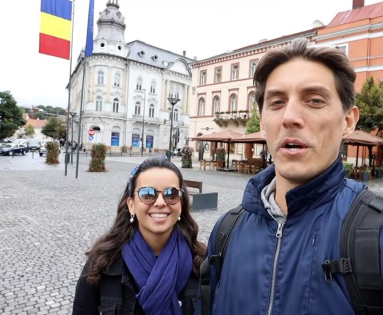 Doi americani care fac înconjurul lumii au ajuns și la Cluj. “Este cel mai cool oraș din România”, denumindu-l COOLJ!