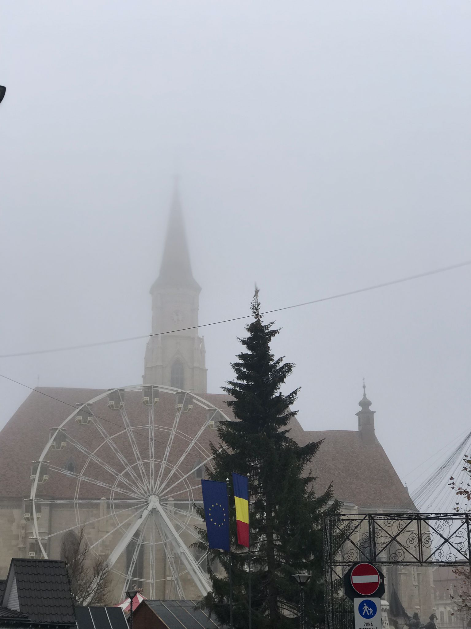 Cluj-Napoca își ia straiele de sărbătoare. Începe Târgul de Crăciun