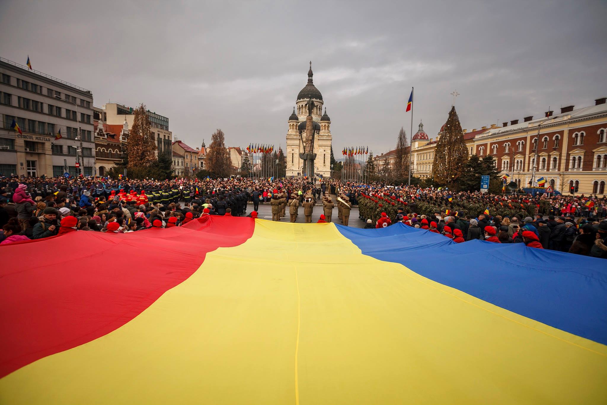 Va fi 1 decembrie la Cluj-Napoca: defilare militară, regal folcloric, concerte, spectacol de artificii și drone