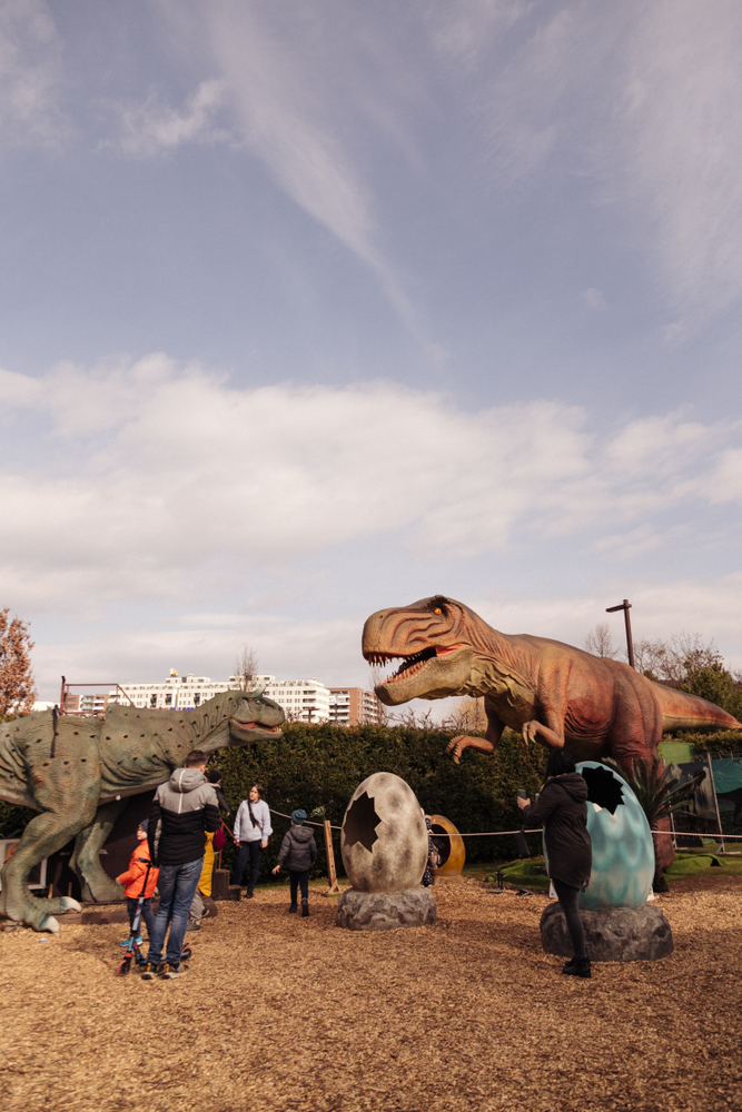 Vino pe urmele giganților în Iulius Parc și bucură-te de o experiență inedită în lumea dinozaurilor!