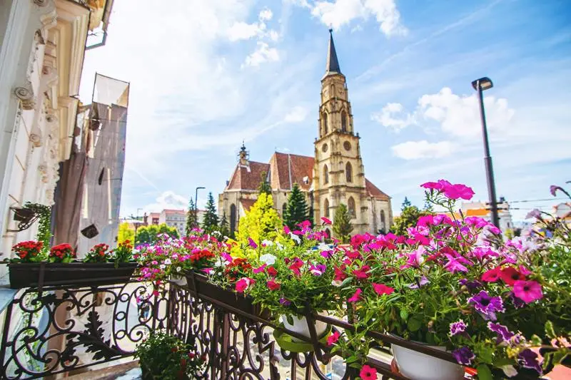 Clujul se îmbracă în flori: Concursul ‘Clujul cu flori’ încurajează locuitorii să își împodobească orașul