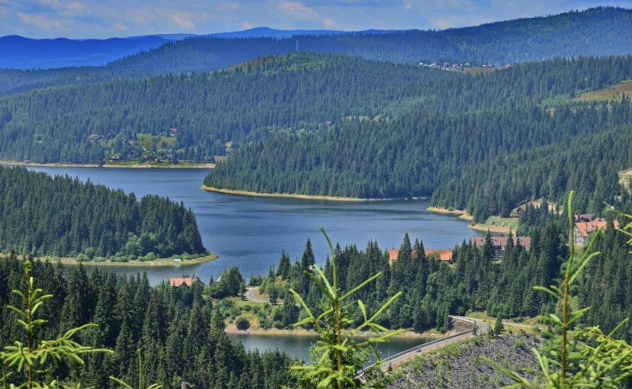 Lacul Beliș din Cluj, ales de HBO pentru filmarea unui super reality-show