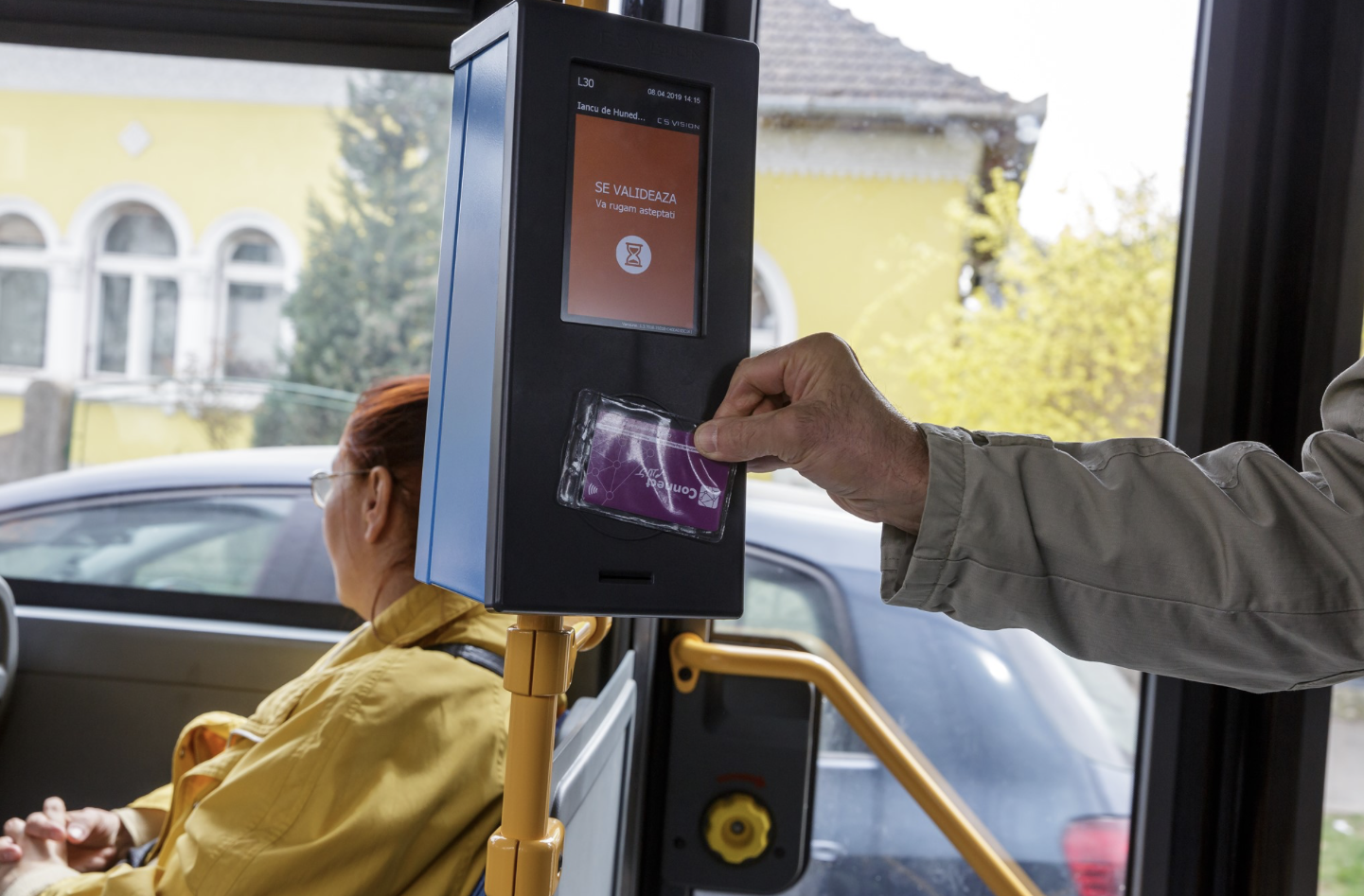 Pensionarii din Cluj-Napoca își pot face deja abonamente pentru transportul în comun pe 2024