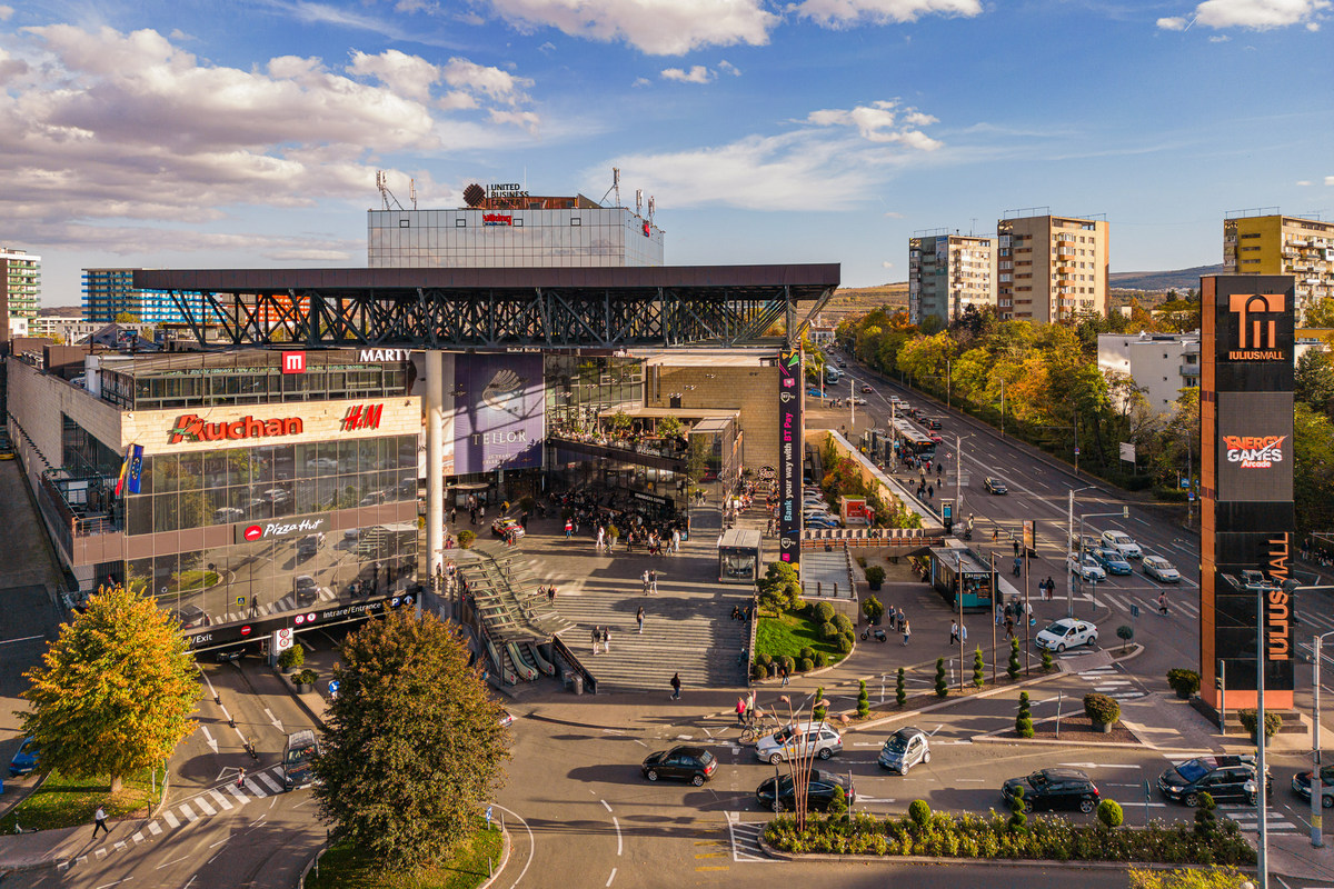 Învață cum să eviți accidentele și să fii responsabil la volan! Campania CARS ajunge la Iulius Mall Cluj în acest weekend