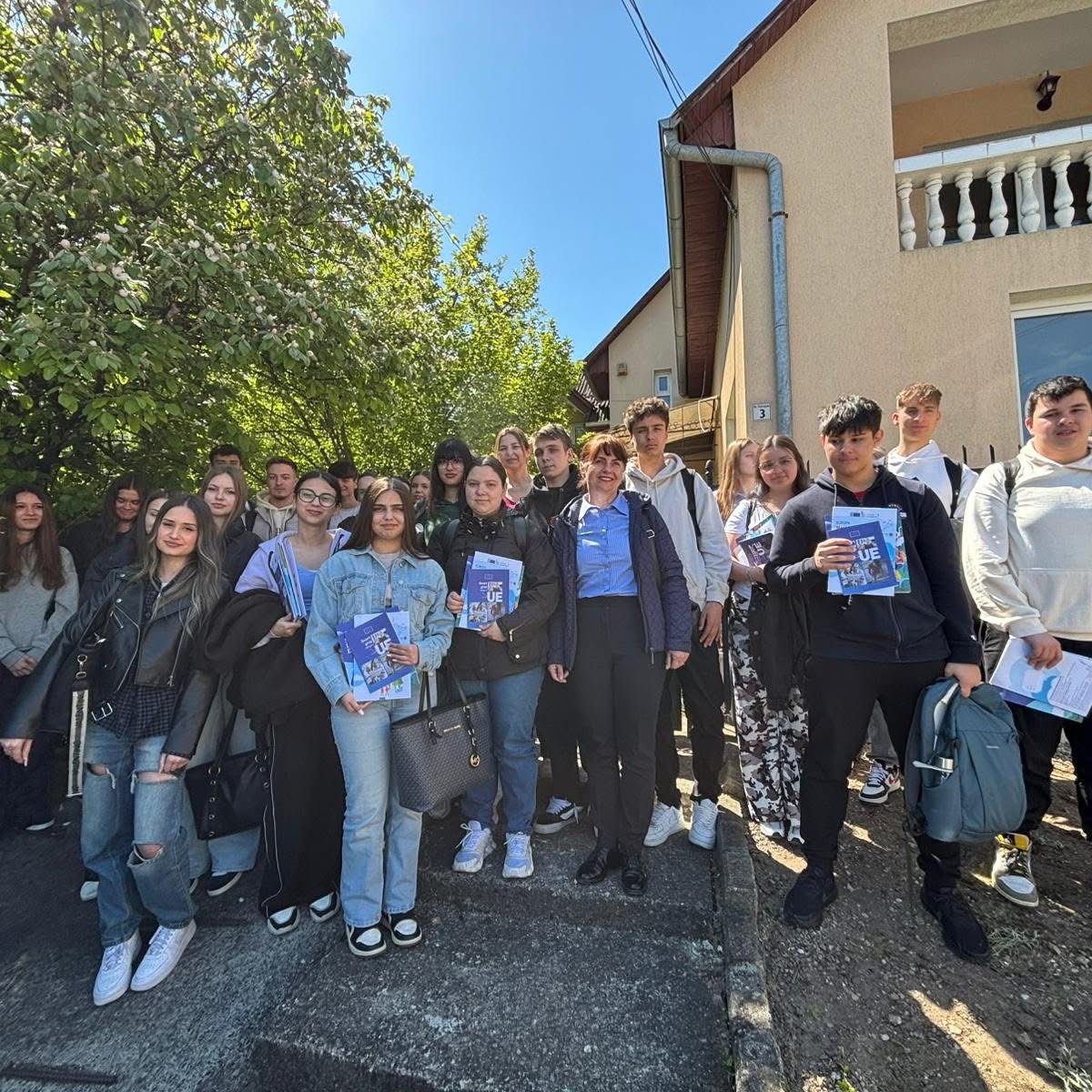 Peste 100 de elevi clujeni, așteptați în 2026 la programul educațional „ÎmprEUnă Altfel” dedicat Uniunii Europene