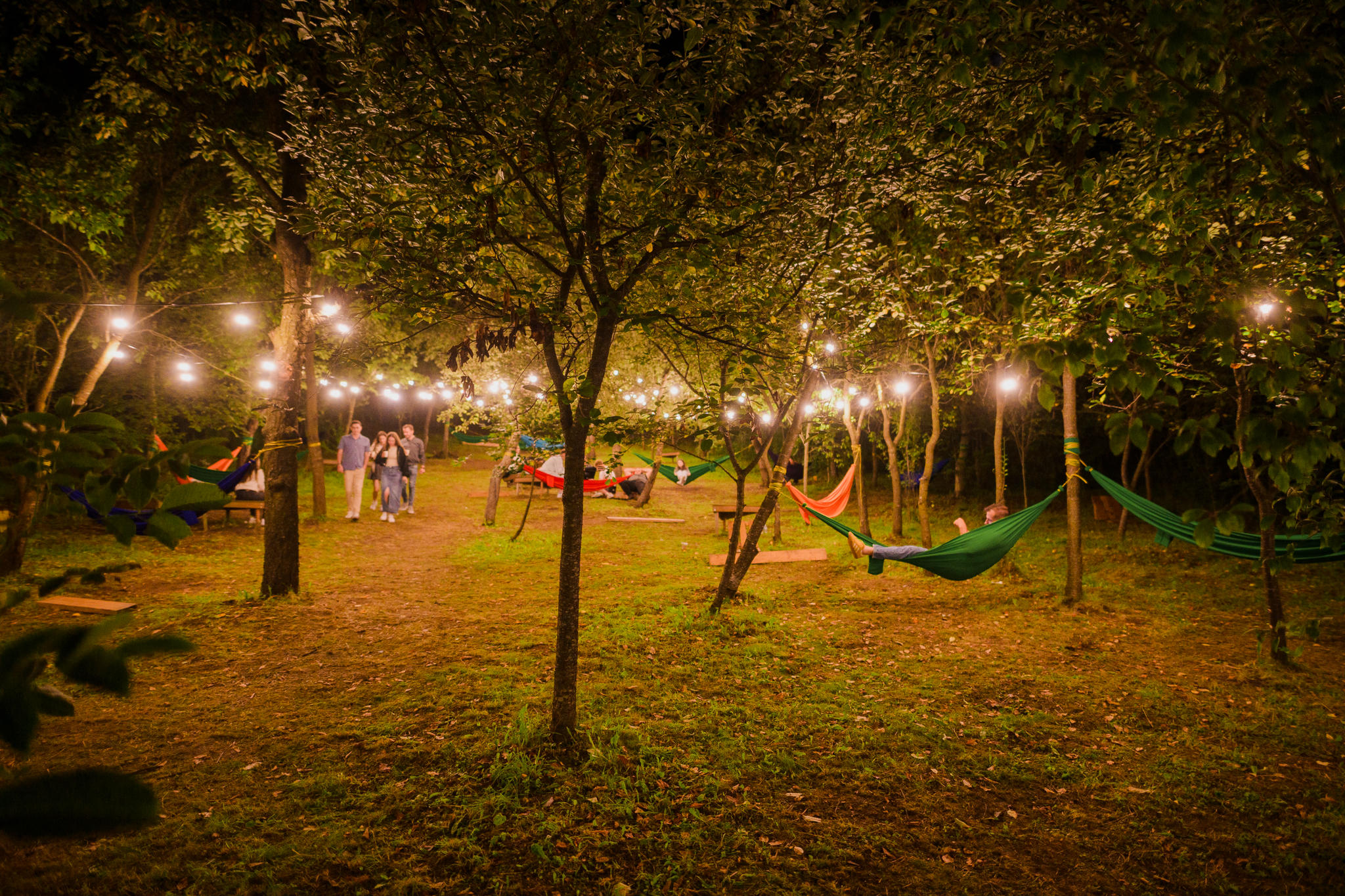 Trupe din peste 10 țări, DJ-i, târg gastronomic, teatru-dans, filme și activități pentru copii la Mera World Music Festival, lângă Cluj