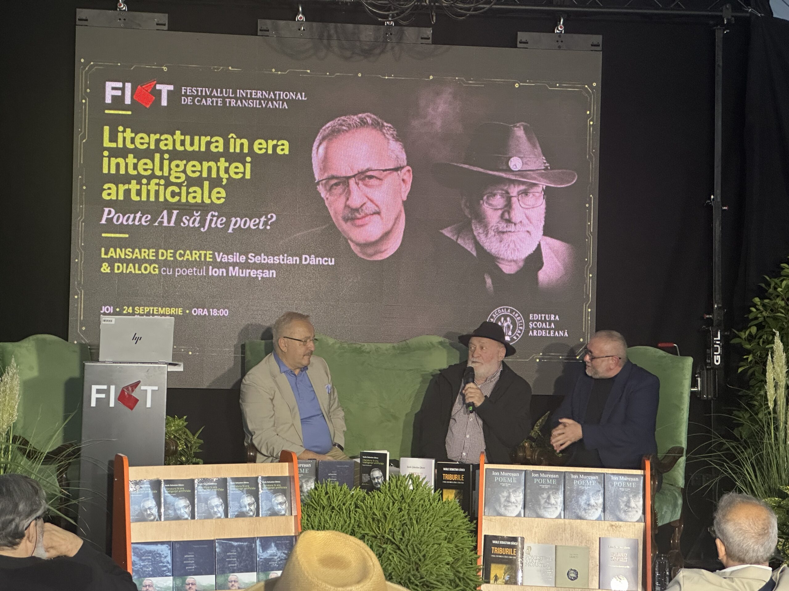“AI poate mima orice, dar nu poate trăi”. Vasile Dâncu și Ion Mureșan au vorbit despre viitorul literaturii în era inteligenței artificiale. 